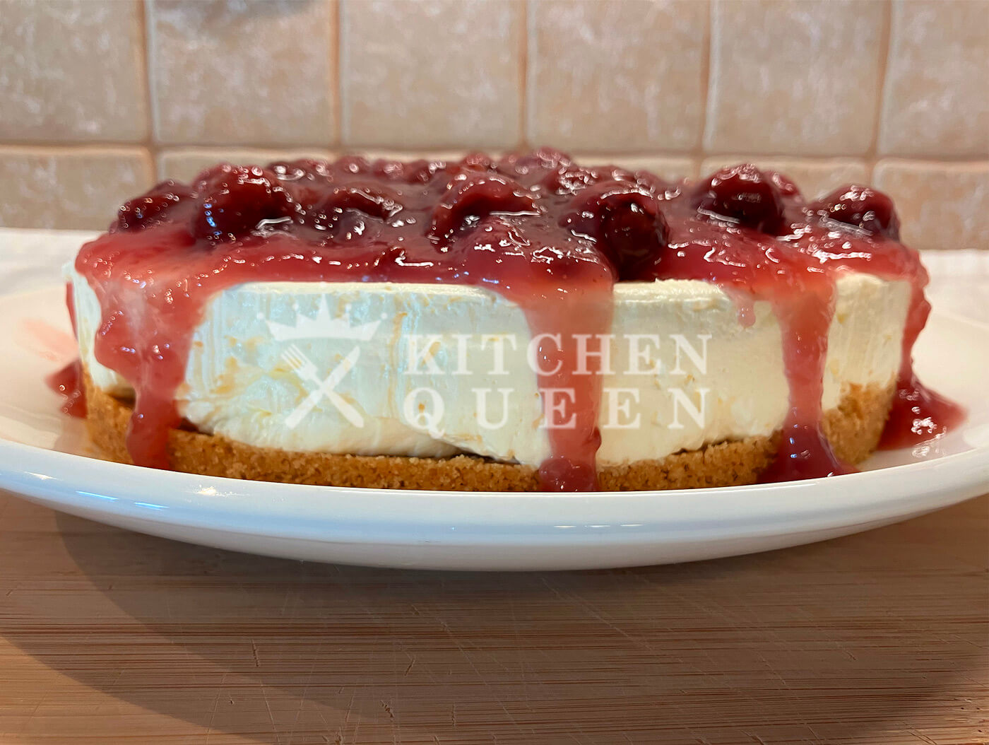 Cheesecake με σάλτσα βύσσινο